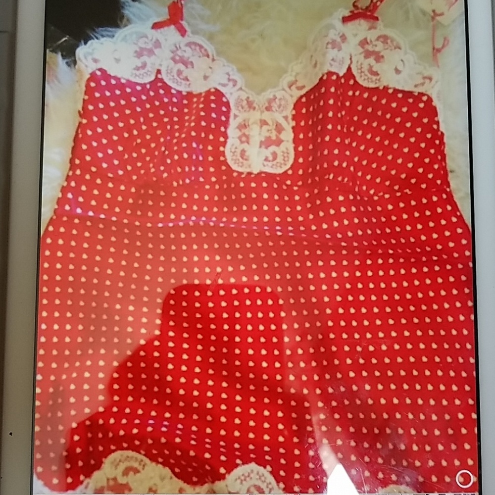 RARAE! ❤❤goldhawk 100% silk heart cami!😍